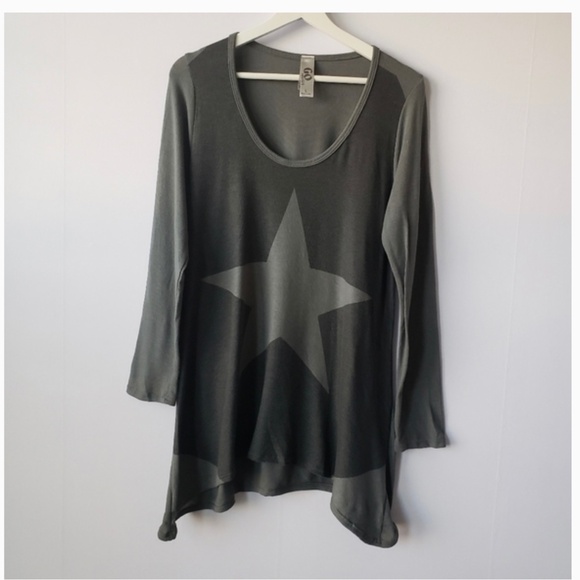 Go couture womens top size L asymmetrical star print tunic - Picture 1 of 3
